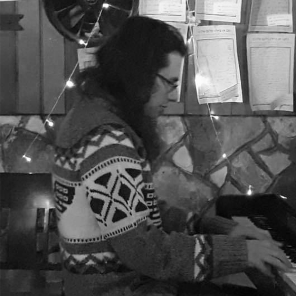 תיאטרון, נגינה, הלחנה, שירה, ספרות